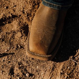 Image post by @justinboots_ on Instagram