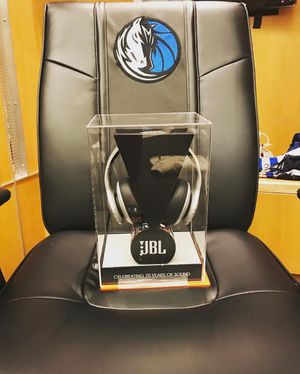Image post by @sdotcurry on Instagram