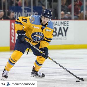 Image post by @du_hockey on Instagram