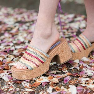 Image post by @dsw on Instagram