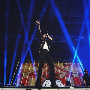 Image post by @fallinginreverse on Instagram