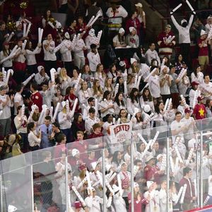 Image post by @du_hockey on Instagram
