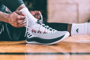Image post by @adidasHoops on Twitter