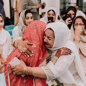 Image post by @thismodernlovephoto on Instagram