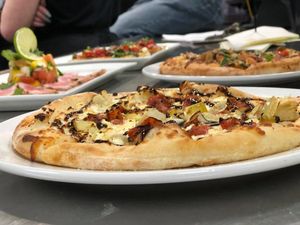 Image post by @parryspizzahighlandsranch on Facebook