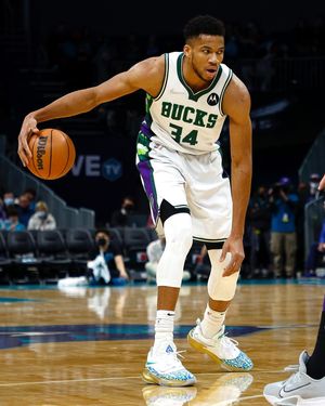 Image post by @giannis_an34 on Instagram