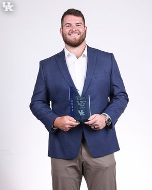 Image post by @UKFootball on Twitter