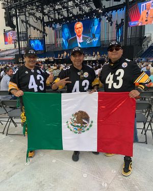 Image post by @lossteelers on Instagram
