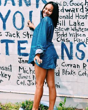 Image post by @shotbymonii on Instagram