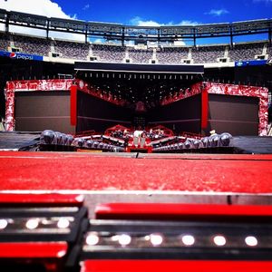 Image post by @metlifestadium on Instagram