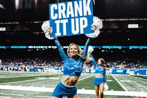 Image post by @detlionscheerleaders on Instagram