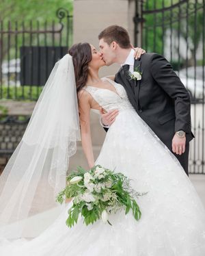 Image post by @theknot on Instagram