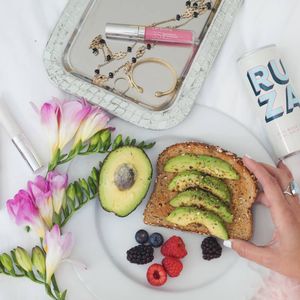 Image post by @colorescience on Instagram
