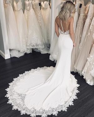 Image post by @theknot on Instagram