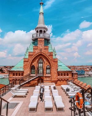 Image post by @hiltonhotels on Instagram