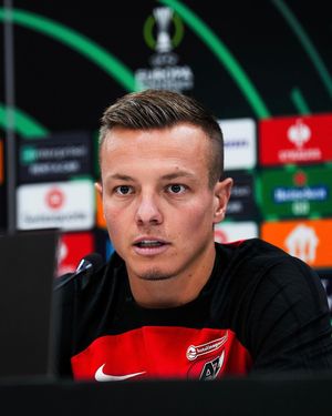 Image post by @azalkmaar on Instagram
