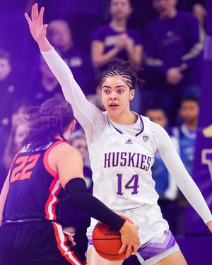 Image post by @uw_wbb on Instagram