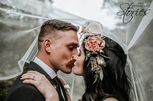 Image post by @thismodernlovephoto on Instagram