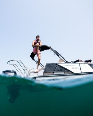 Image post by @crestpontoonboats on Instagram