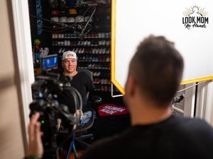 Image post by @lookmomnohands on Instagram