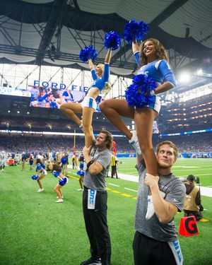 Image post by @detlionscheerleaders on Instagram