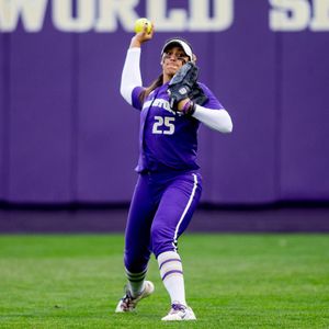 Image post by @uwsoftball on Instagram