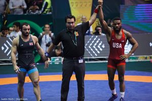 Image post by @alliseeisgold on Instagram