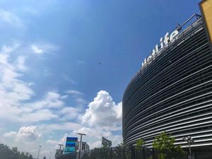 Image post by @metlifestadium on Instagram