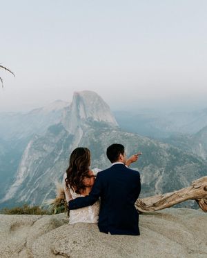 Image post by @thismodernlovephoto on Instagram