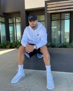 Image post by @nickyjam on Instagram