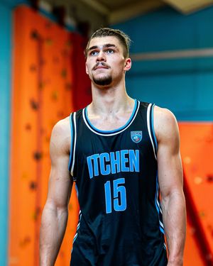 Image post by @itchenbball on Instagram