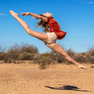 Image post by @ariannagrainey on Instagram