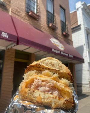 Image post by @bagelstreetdeli on Instagram