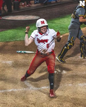 Image post by @HuskerSoftball on Twitter