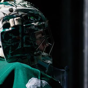 Image post by @everett_silvertips on Instagram