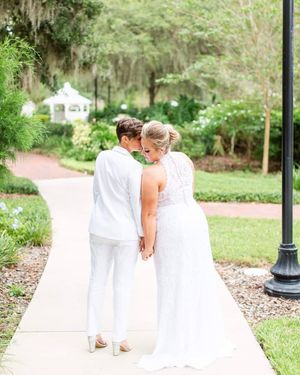 Image post by @theknot on Instagram