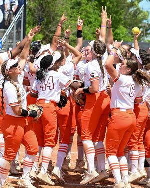 Image post by @gocamelssoftball on Instagram