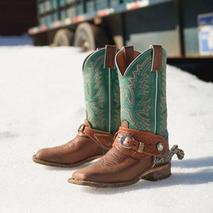 Image post by @justinboots_ on Instagram