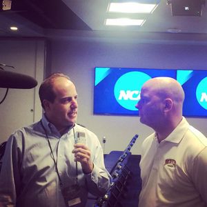 Image post by @du_hockey on Instagram