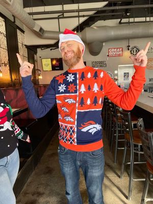 Image post by @parryspizzacoloradosprings on Facebook