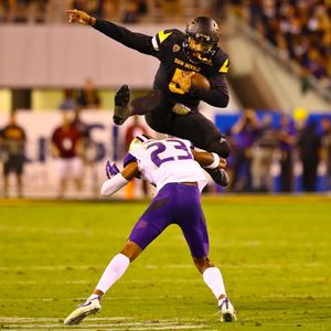 Image post by @ariannagrainey on Instagram