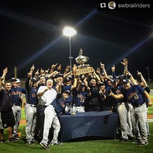 Image post by @bronxpinstripes on Instagram