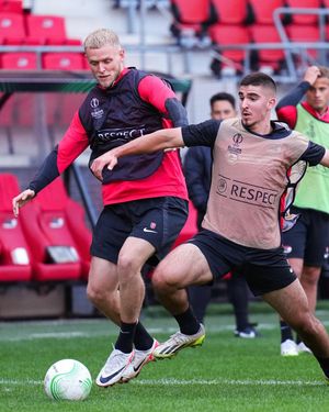 Image post by @azalkmaar on Instagram