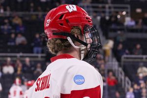 Image post by @BadgerMHockey on Twitter