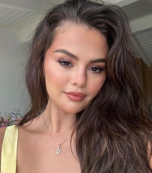Image post by @cosmopolitan on Instagram