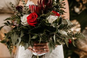 Image post by @thismodernlovephoto on Instagram