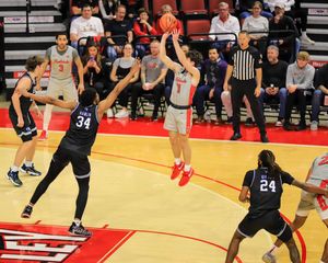 Image post by @Redbird_MBB on Twitter