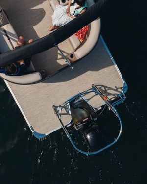 Image post by @crestpontoonboats on Instagram