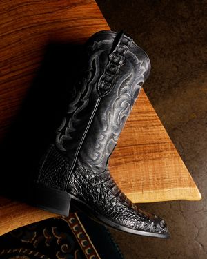 Image post by @tonylamaboots on Instagram