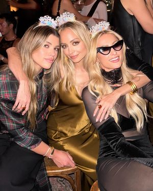 Image post by @parishilton on Instagram